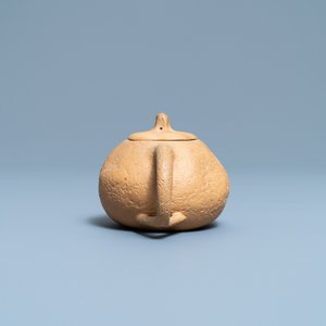 A Chinese Yixing stoneware teapot and cover, 18/19th C. — 照片 3