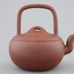 A Chinese Yixing stoneware teapot and cover, 19/20th C. — photo 4