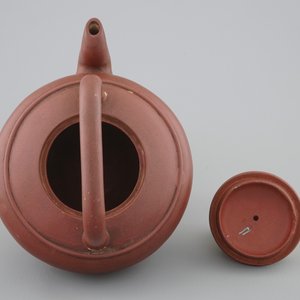 A Chinese Yixing stoneware teapot and cover, 19/20th C. — photo 6