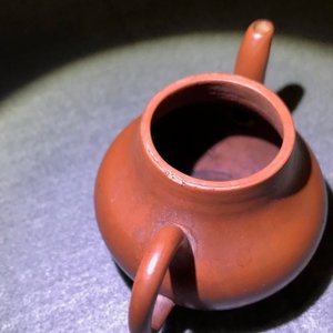 A Chinese Yixing stoneware teapot and cover, impressed and incised mark, 18/19th C. — 照片 14