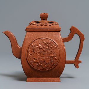 A Chinese Yixing stoneware teapot and cover, Jingxi Hua Feng Xiang Zhi mark, 18/19th C. — photo 4