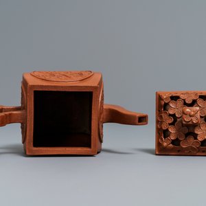 A Chinese Yixing stoneware teapot and cover, Jingxi Hua Feng Xiang Zhi mark, 18/19th C. — photo 6
