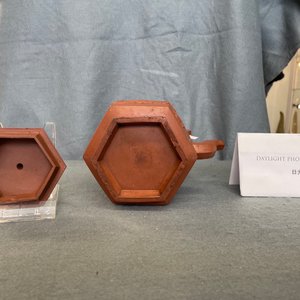 A Chinese Yixing stoneware teapot and cover, Kangxi — 照片 11