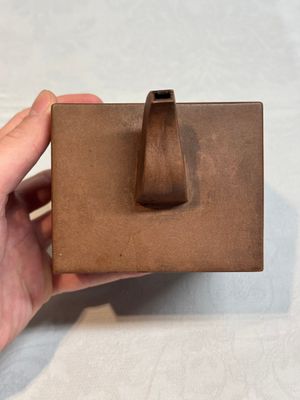 A Chinese Yixing stoneware teapot and cover, signed Hu Yaoting 胡耀庭, dated 1912 — 照片 4