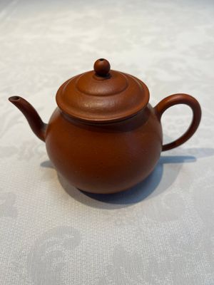 A Chinese Yixing stoneware teapot and cover, signed Hui Mengchen 惠孟臣, 20th C. — 照片 3