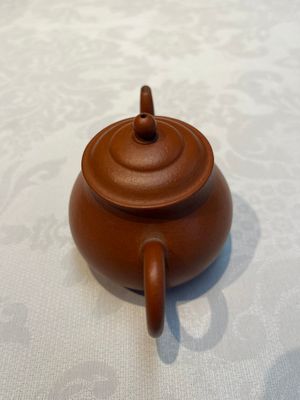 A Chinese Yixing stoneware teapot and cover, signed Hui Mengchen 惠孟臣, 20th C. — 照片 4