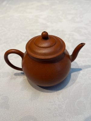 A Chinese Yixing stoneware teapot and cover, signed Hui Mengchen 惠孟臣, 20th C. — 照片 5