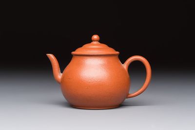 A Chinese Yixing stoneware teapot and cover, signed Hui Mengchen 惠孟臣, 20th C.