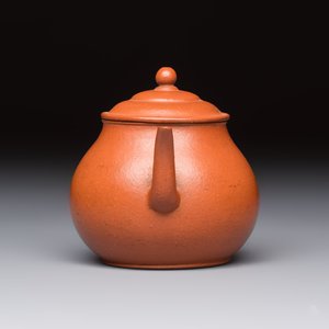 A Chinese Yixing stoneware teapot and cover, signed Hui Mengchen 惠孟臣, 20th C. — 照片 4