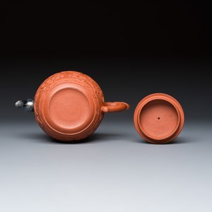 A Chinese Yixing stoneware teapot and cover with a silver spout — foto 7