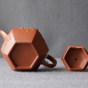 A Chinese Yixing stoneware teapot and cover with applied prunus design, Kangxi — 照片 13