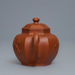 A Chinese Yixing stoneware teapot and cover with applied prunus design, Kangxi — 照片 5