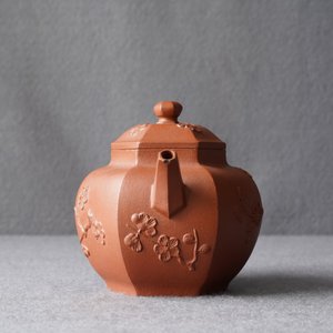 A Chinese Yixing stoneware teapot and cover with applied prunus design, Kangxi — 照片 9