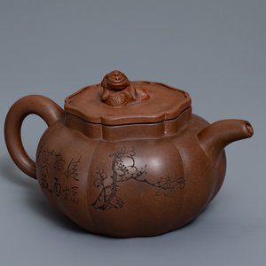 A Chinese Yixing stoneware teapot and cover with inscription, impressed seal marks, 19/20th C. — 照片 1