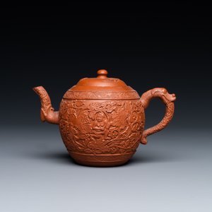 A Chinese Yixing stoneware teapot with boys among peony scrolls, Kangxi — 照片 2