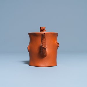 A Chinese Yixing stoneware tree trunk-shaped teapot and cover, 18/19th C. — 照片 5