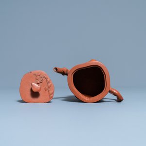 A Chinese Yixing stoneware tree trunk-shaped teapot and cover, 18/19th C. — 照片 6