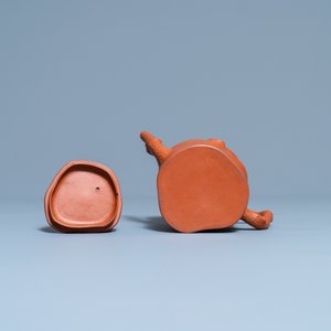 A Chinese Yixing stoneware tree trunk-shaped teapot and cover, 18/19th C. — 照片 7