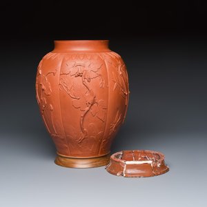 A Chinese Yixing stoneware vase with relief floral design — foto 7