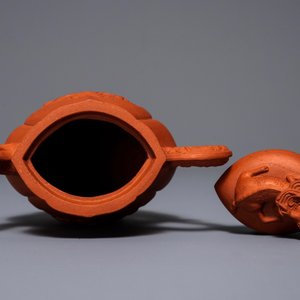 A Chinese Yixing stoneware wine jug with applied flowers and buffalo, Kangxi — 照片 5