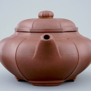 A Chinese Yixing teapot and cover marked for Pa Kua, Zhou Guizhen, 20th C. — 照片 5