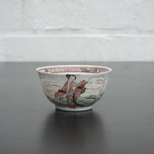A Chinese Yongzheng cup and saucer decorated with ladies and a goat, 1722-1735 — photo 12