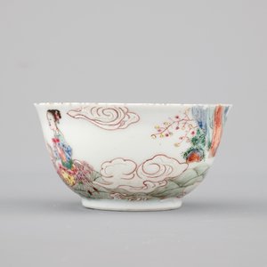 A Chinese Yongzheng cup and saucer decorated with ladies and a goat, 1722-1735 — photo 6