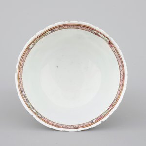 A Chinese Yongzheng cup and saucer decorated with ladies and a goat, 1722-1735 — photo 8