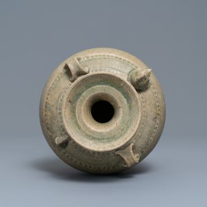 A Chinese Yue chicken-head ewer, Jin Dynasty, 3/5th C. — photo 7