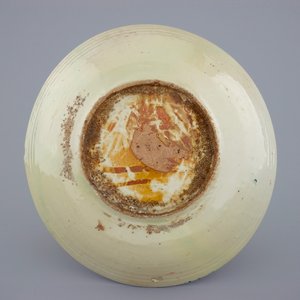 A Chinese Zhangzhou Swatow dish with buddhist lions, birds and fish, Ming — photo 2