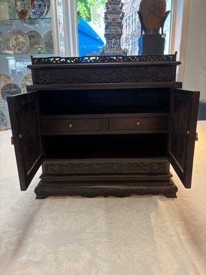 A Chinese zitan cabinet of curiosities with five-clawed dragons, 19/20th C. — foto 11