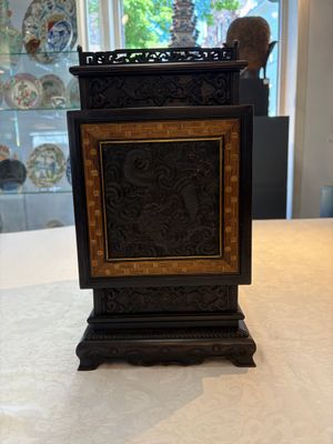 A Chinese zitan cabinet of curiosities with five-clawed dragons, 19/20th C. — foto 2