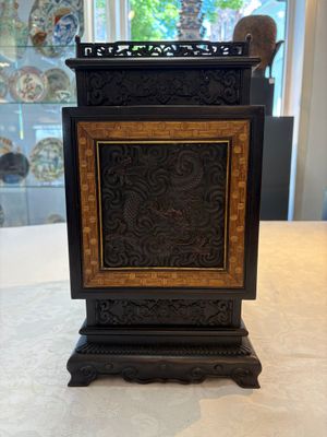 A Chinese zitan cabinet of curiosities with five-clawed dragons, 19/20th C. — foto 4