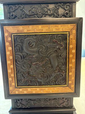 A Chinese zitan cabinet of curiosities with five-clawed dragons, 19/20th C. — foto 9