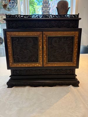 A Chinese zitan cabinet of curiosities with five-clawed dragons, 19/20th C. — photo 1
