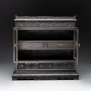 A Chinese zitan cabinet of curiosities with five-clawed dragons, 19/20th C. — photo 4