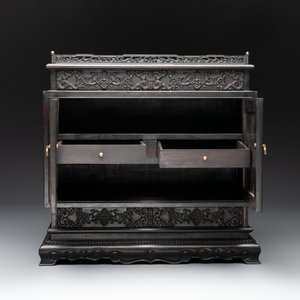 A Chinese zitan cabinet of curiosities with five-clawed dragons, 19/20th C. — photo 5