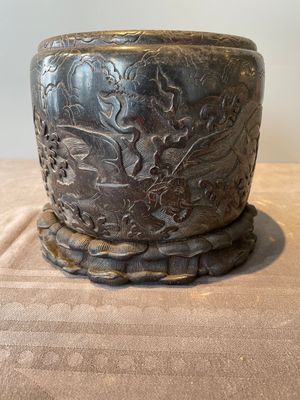 A Chinese Zitan wood 'chilong' brush pot, 17/18th C. — 照片 1