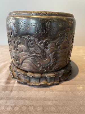 A Chinese Zitan wood 'chilong' brush pot, 17/18th C. — 照片 5
