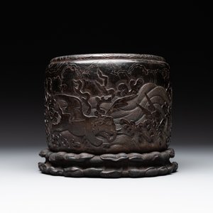 A Chinese Zitan wood 'chilong' brush pot, 17/18th C. — 照片 4