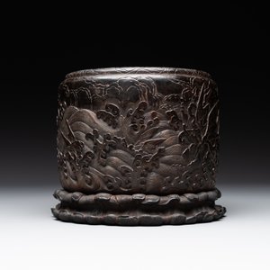 A Chinese Zitan wood 'chilong' brush pot, 17/18th C. — 照片 5