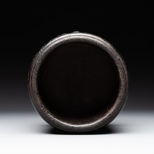 A Chinese Zitan wood 'chilong' brush pot, 17/18th C. — 照片 6