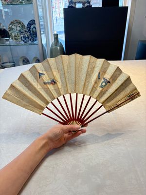 A chinoiserie folding fan, watercolour on paper and bone, France, early 19th C. — photo 13