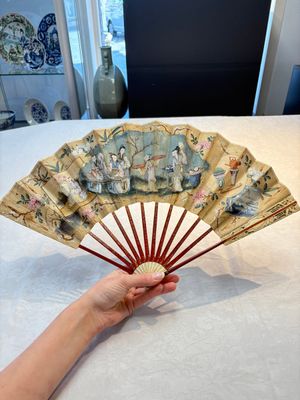 A chinoiserie folding fan, watercolour on paper and bone, France, early 19th C. — photo 7