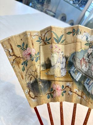 A chinoiserie folding fan, watercolour on paper and bone, France, early 19th C. — photo 8