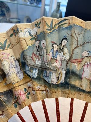 A chinoiserie folding fan, watercolour on paper and bone, France, early 19th C. — photo 9