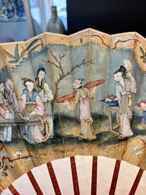 A chinoiserie folding fan, watercolour on paper and bone, France, early 19th C. — photo 10