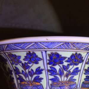 A clobbered Chinese blue and white 'gu' beaker vase, Kangxi — photo 7