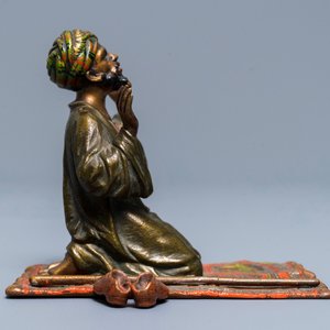 A cold-painted bronze group of a praying muslim, Vienna, signed Bergman, late 19th C. — photo 5