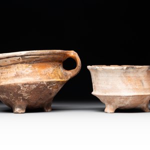 A collection of 10 parcel-glazed pottery so-called ‘grapen’, tripod cooking pots, 14th/17th C. — photo 16